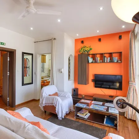Apartment Spacious 2br With Large, Private Sun Terrace By 360 Estates *