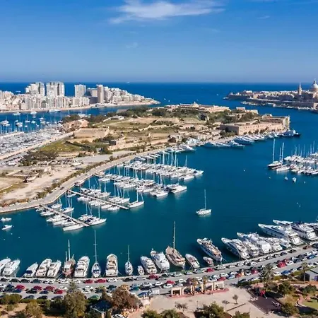 Spacious 2br With Large, Private Sun Terrace By 360 Estates *